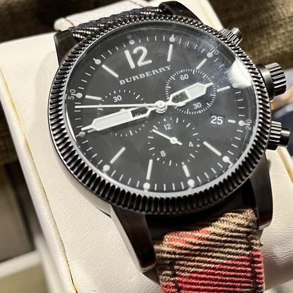 BURBERRY PRE-LOVED AUTHENTIC NOVA SIGNATURE DESIGN CHRONOGRAPH WATCH - Picture 11 of 17